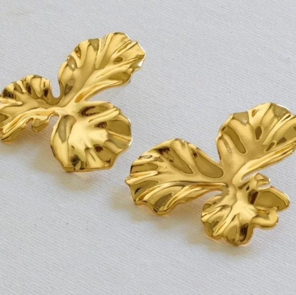 NWT gold plated clover leaf earrings Big Metal London Earrings, brand-new in box - Picture 3 of 12